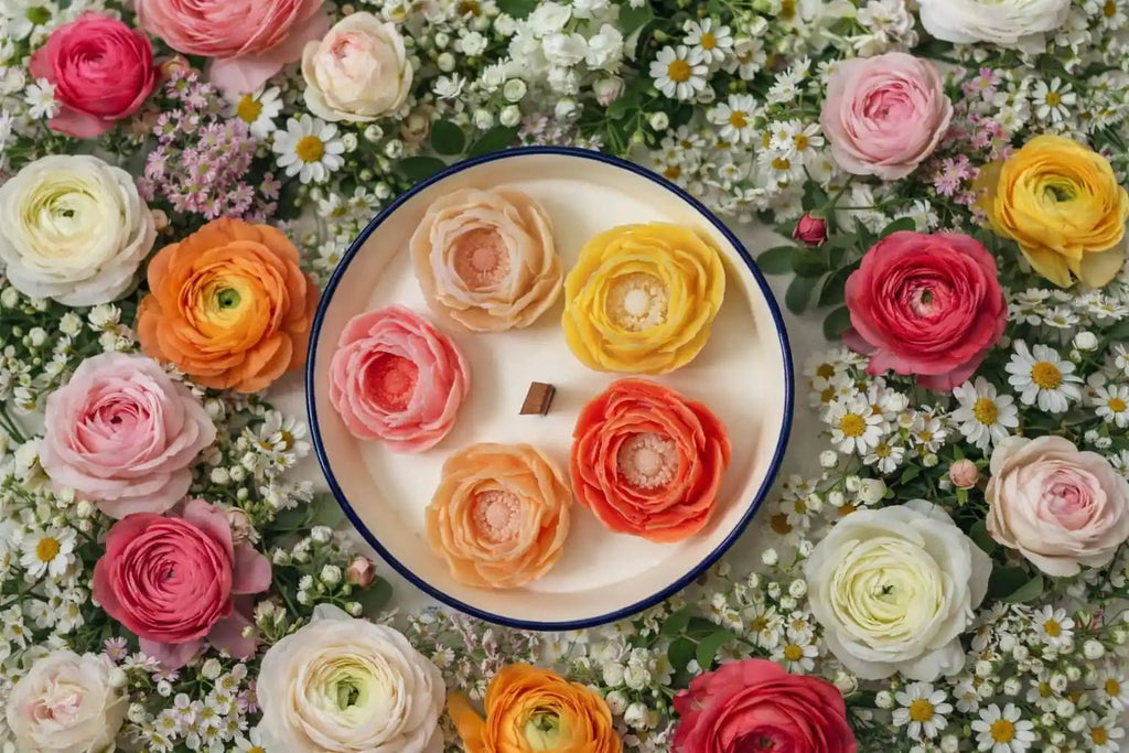 🌸Handcrafted Floral Candle Plate – Ranunculus Flowers