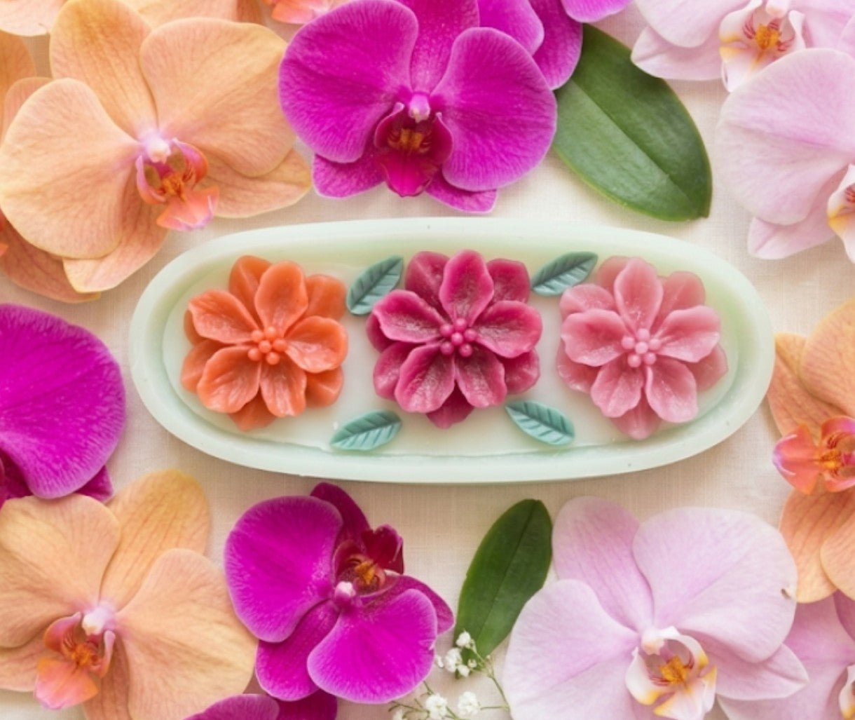 🌺 Orchid Flowers in a Leaf Tray - Decorative Candles | Ratna Sagarika Candles